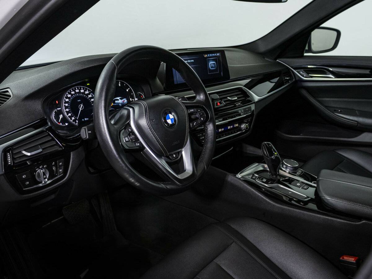 Купить BMW 5 серии 520d VII (G30/G31/G38), 2017, 122 000 км, фото №9